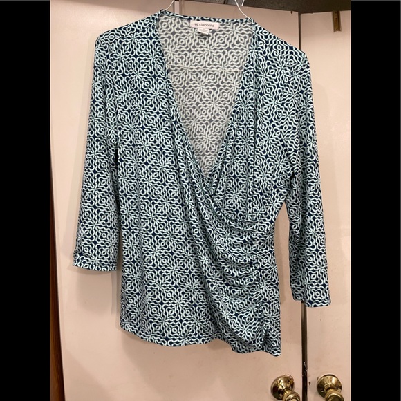 Liz Claiborne faux wrap top. Size XL. Shades of teal - Picture 1 of 5
